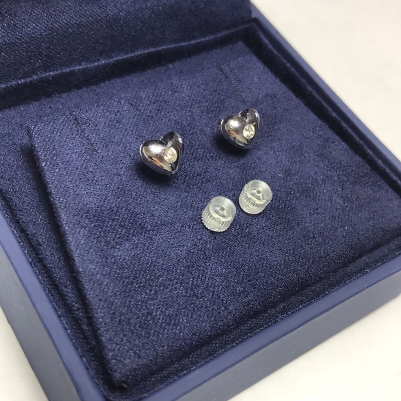 18KT WHITE GOLD & DIAMOND Heart Stud Earrings - Picture 9 of 10